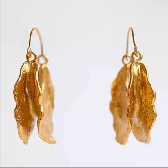 Zara Gold Crescent Hoop Earrings - Picture 4 of 8